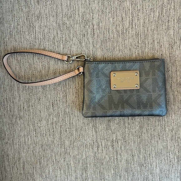 Michael Kors Wristlet - Picture 1 of 8